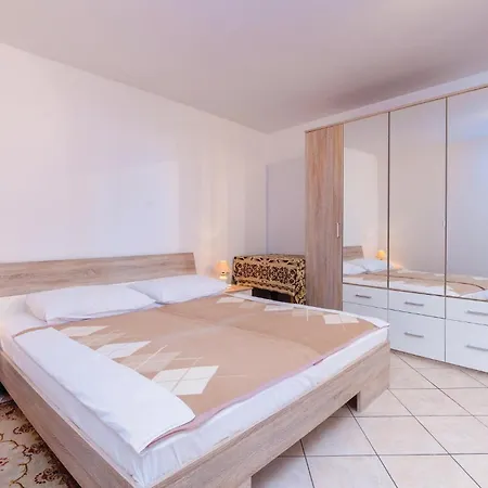 Lejlighed 1 Bedroom Front In Selce