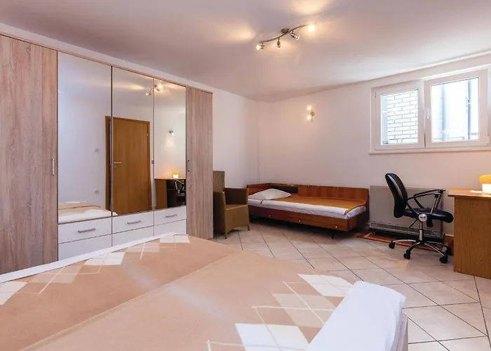 Апартаменты 1 Bedroom Cozy In *