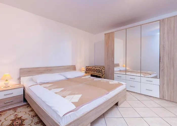 דירה 1 Bedroom Cozy In סלצה