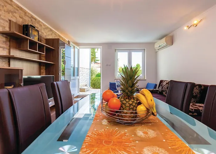 1 Bedroom Cozy In סלצה